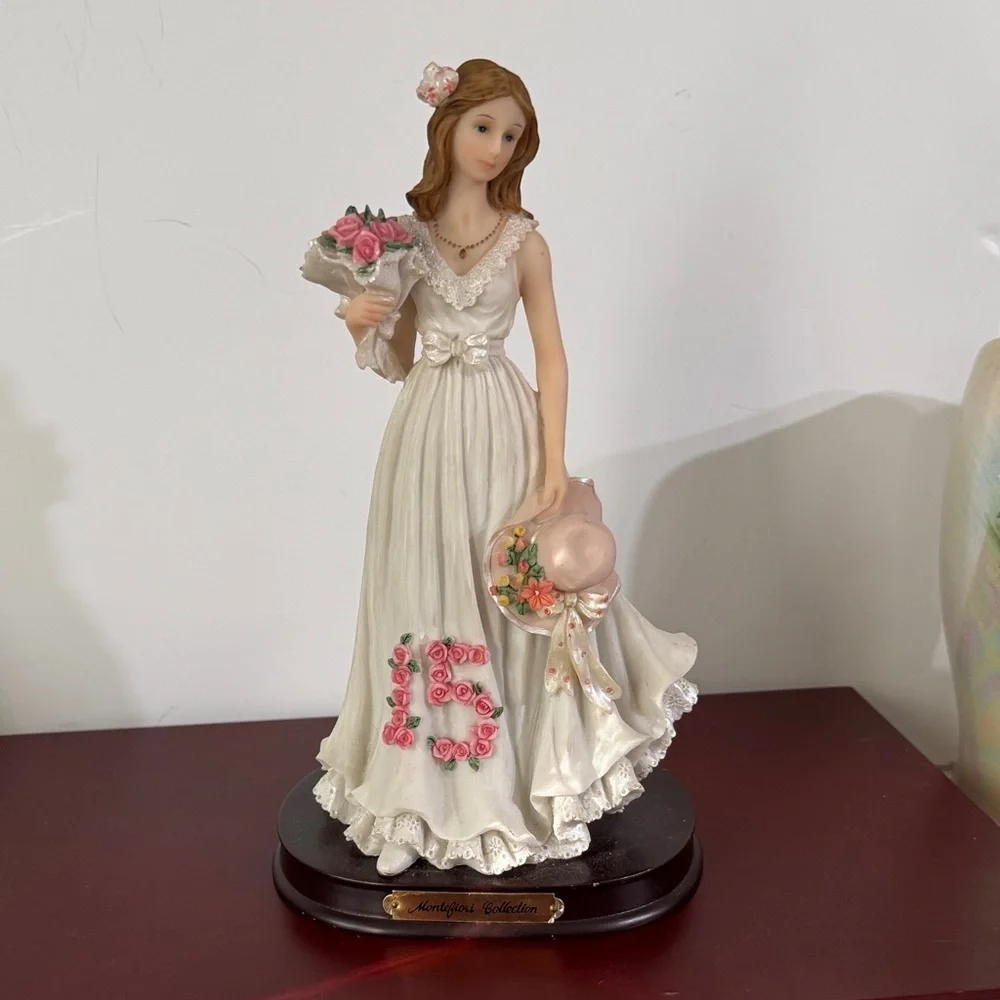 Montefiori Collection elegant figurine